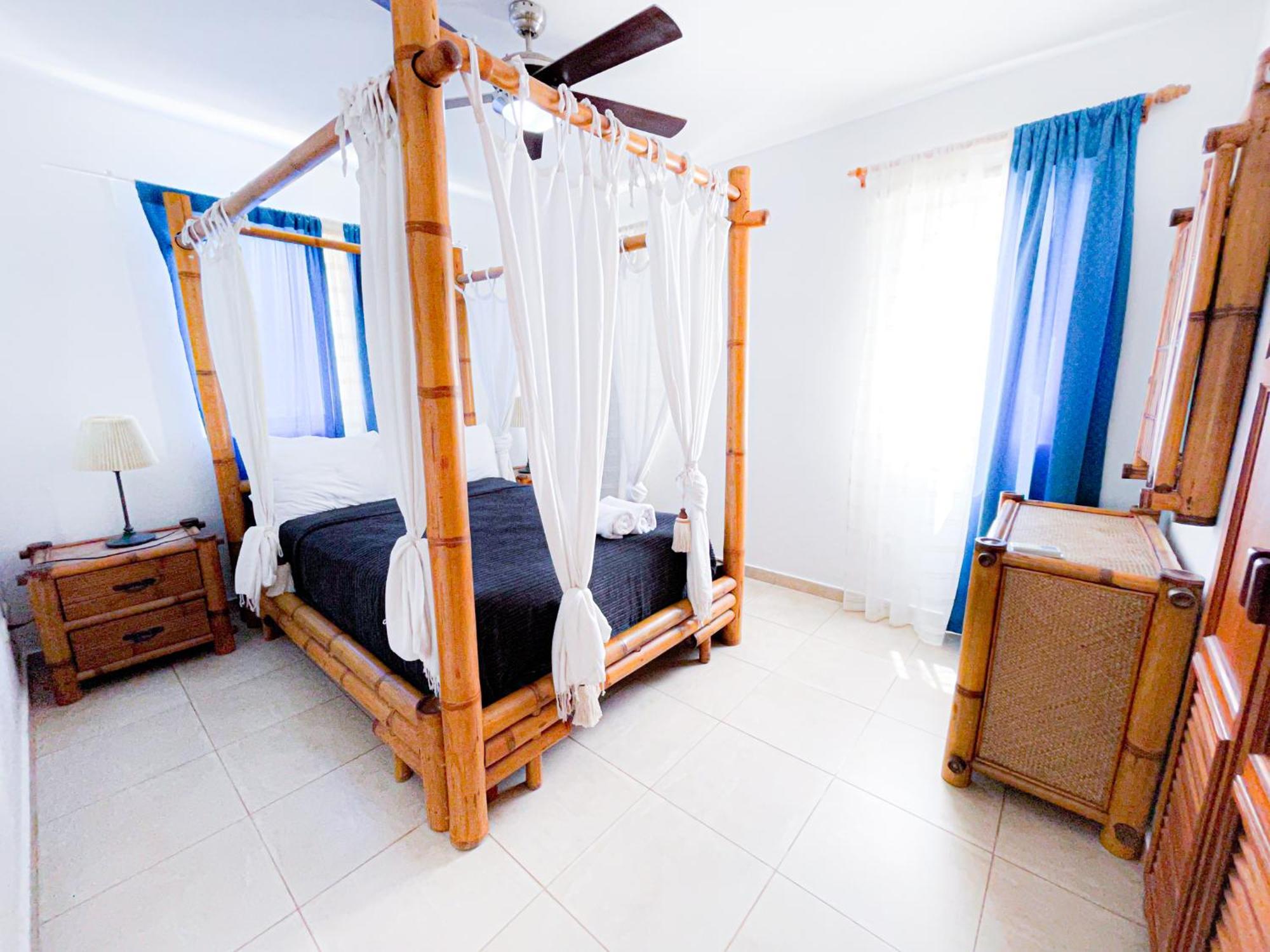 Resort Condo-hotel With & Private Wifi Bbq Club &