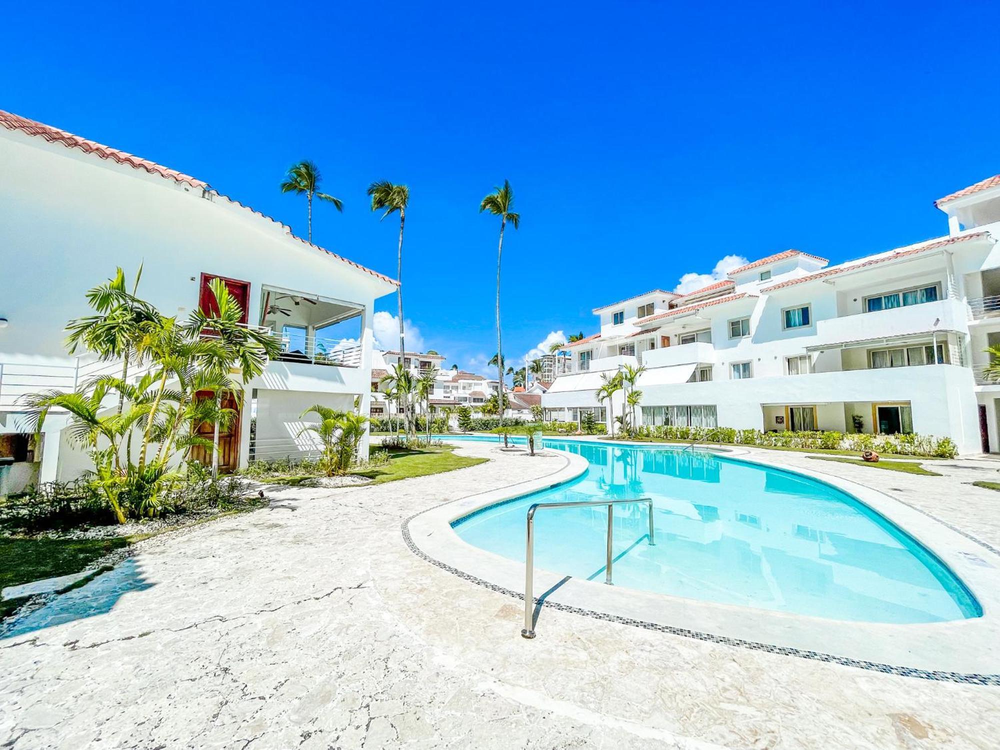 Resort Condo-hotel With & Private Wifi Bbq Club &